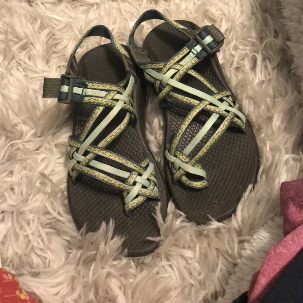 Chacos size 6